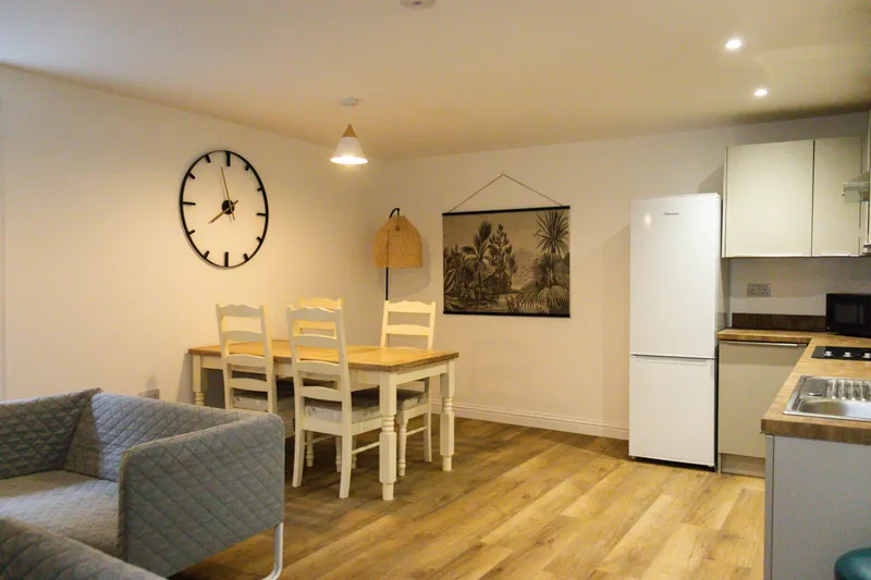Bank Street // Luxury 1 Bed Flat // Aug 2026 - Image 3